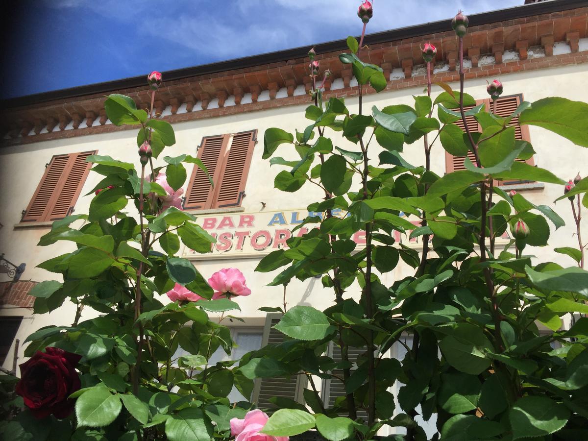 Locanda Italia Serralunga d'Alba Exteriör bild