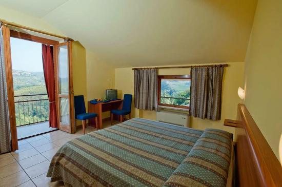 Locanda Italia Serralunga d'Alba Exteriör bild